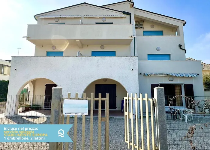 RS323 - Marcelli, bilocale fronte mare con spiaggia inclusa