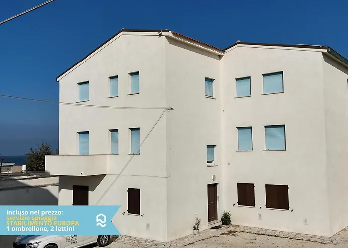 RS323 - Marcelli, bilocale fronte mare con spiaggia inclusa